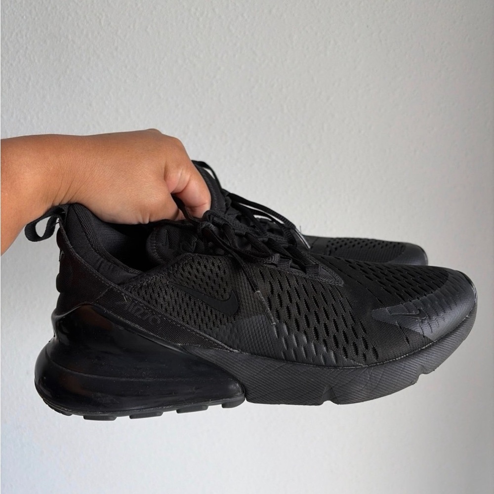 Nike Air Max 270 Men's Black Athletic Shoes size 9
